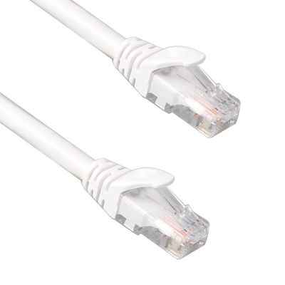 Άσπρο σακάκι PVC LSZH σκοινιού 24AWG 7/0.2 μπαλωμάτων UTP Cat6 με το συνδετήρα RJ45